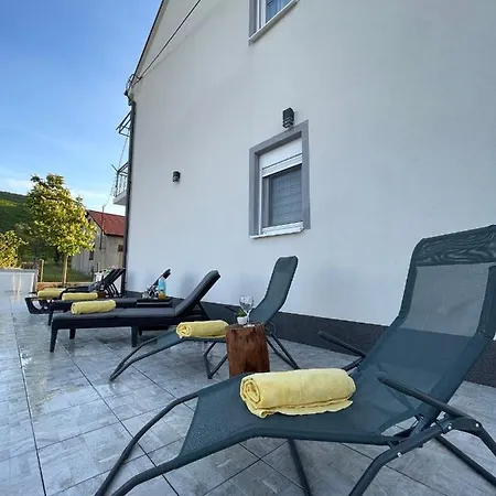 Beautiful Shine With Swimming Pool And Jacuzzi Villa *