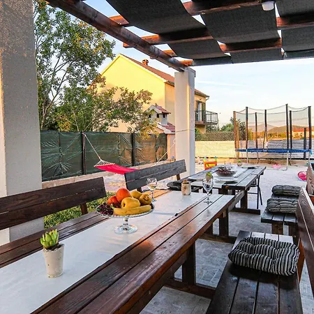 Villa Beautiful Shine With Swimming Pool And Jacuzzi *