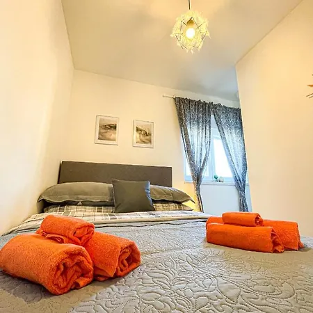 Beautiful Shine With Swimming Pool And Jacuzzi Villa